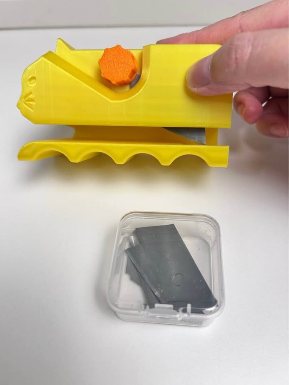 Kitty Cutter-Cardboard Cutter for Cat Scratchers